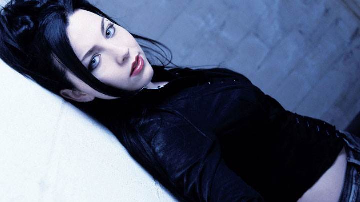 Amy Lee Side Pose In Black Top And Jeans